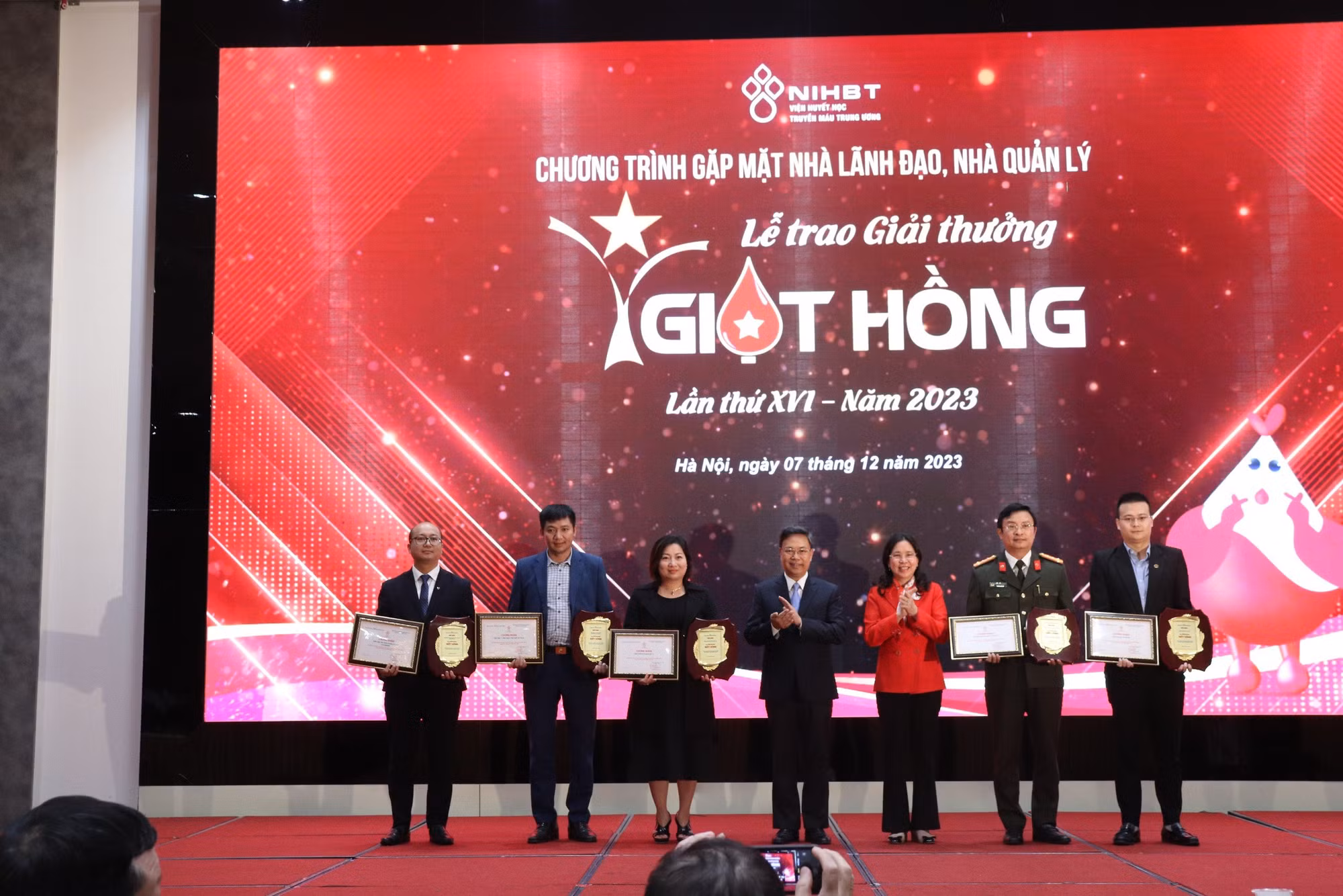 Tôn vinh những tập thể, cá nhân tiêu biểu tổ chức hiến máu cứu người -0