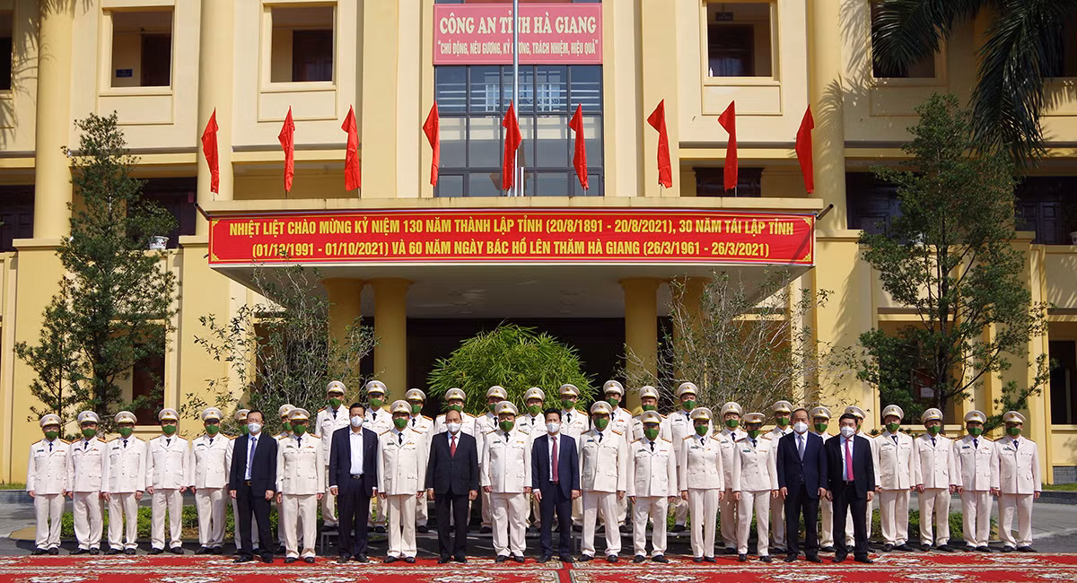 Chủ tịch Nước Nguyễn Xuân Phúc thăm, làm việc tại Công an tỉnh Hà Giang -0