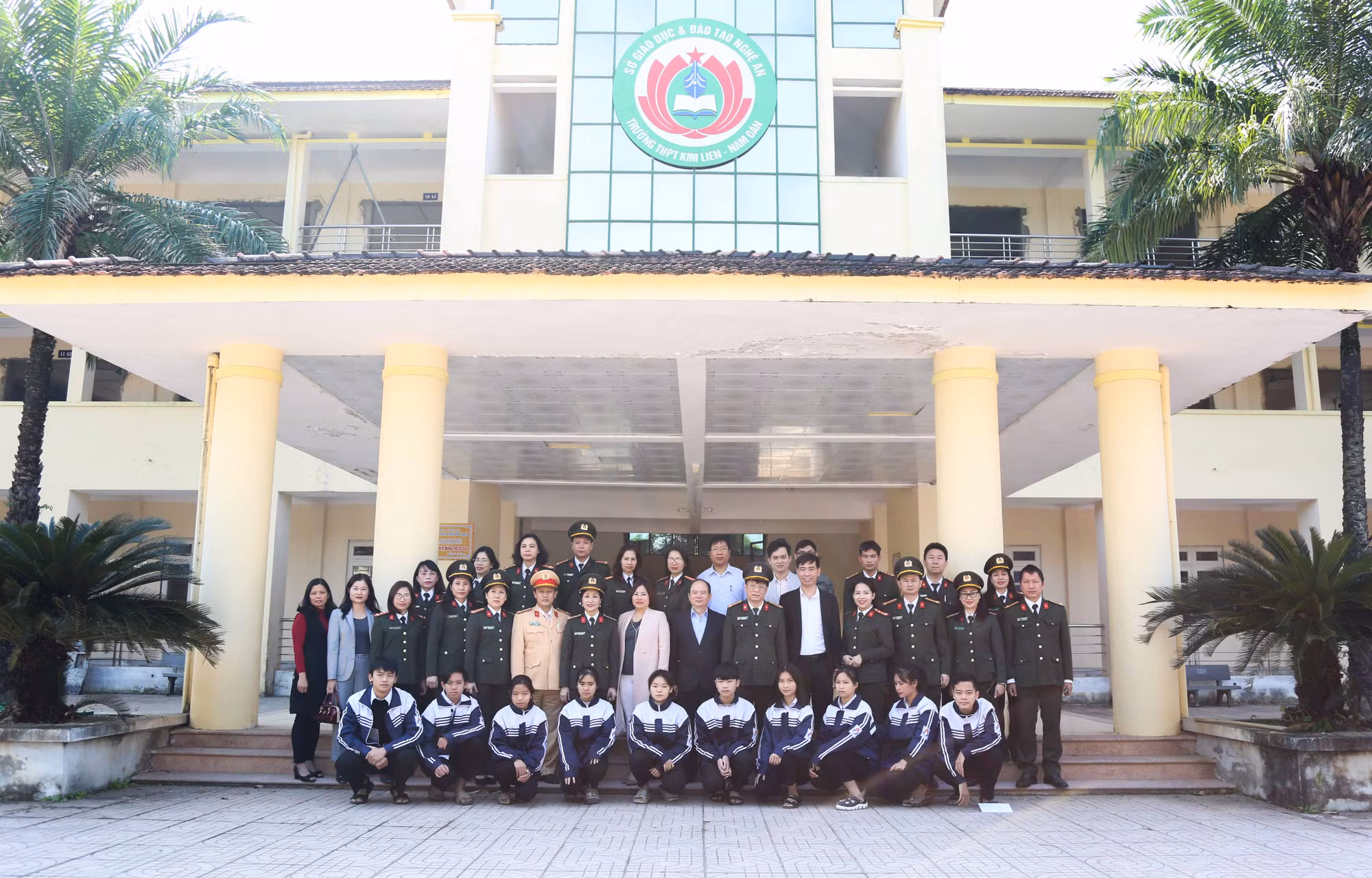 Đoàn đại biểu Báo CAND dâng hương, báo công tại Khu Di tích Kim Liên -0