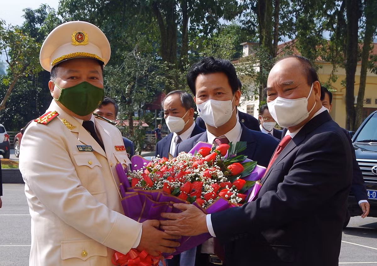 Chủ tịch Nước Nguyễn Xuân Phúc thăm, làm việc tại Công an tỉnh Hà Giang -0
