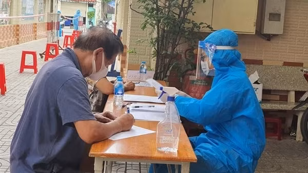 Việt Nam ghi nhận hơn 15.300 ca nhiễm COVID-19 mới ở 61 tỉnh, thành ảnh 2