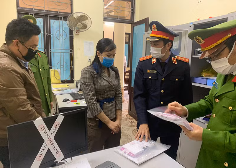 Bắt thủ quỹ Trung tâm Giáo dục thường xuyên Quảng Bình tham ô gần 6,5 tỷ đồng -0