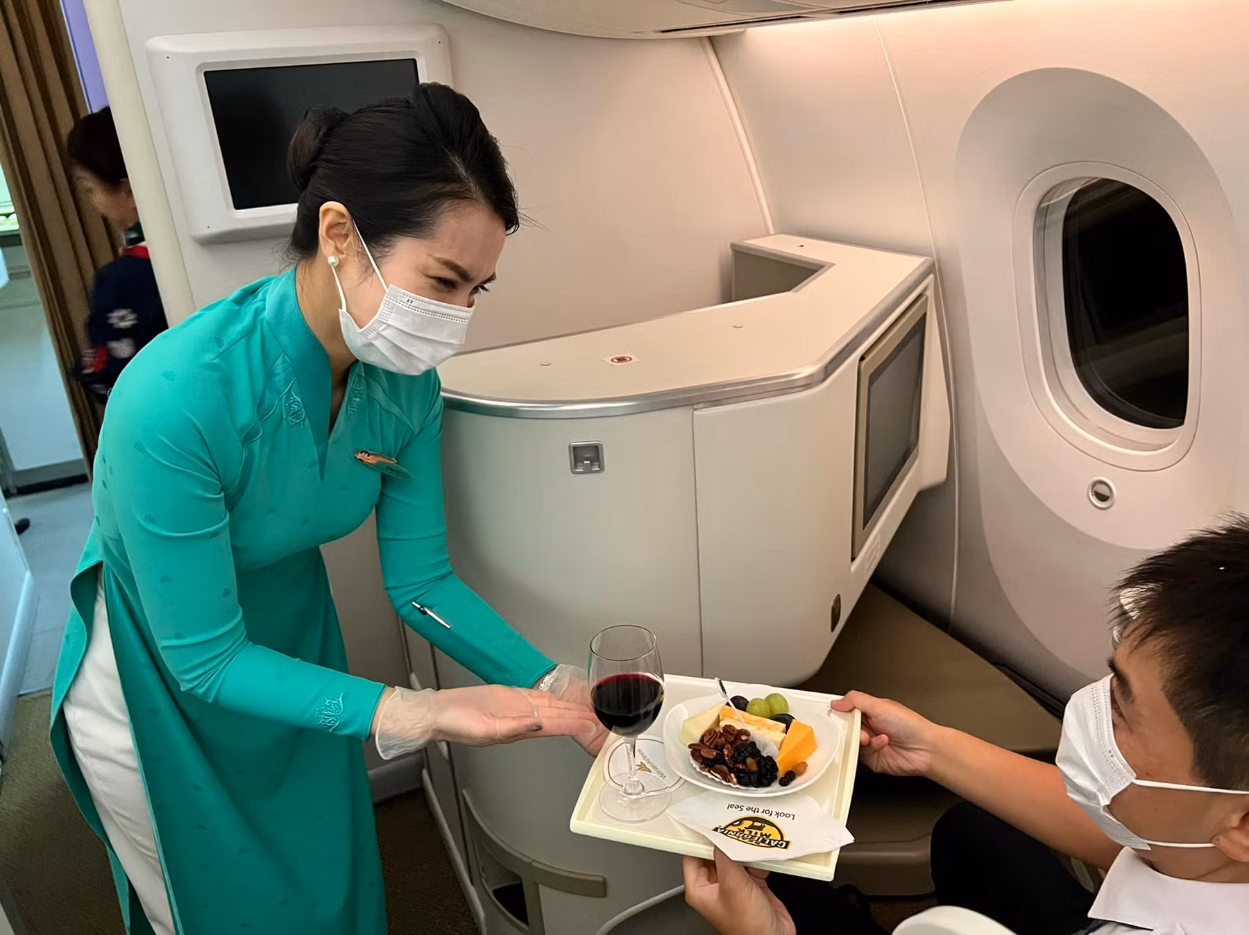 Nhu cầu hồi hương tăng cao, Bộ GTVT đề xuất Thủ tướng cho bay quốc tế thường lệ trở lại từ 15/12 -0