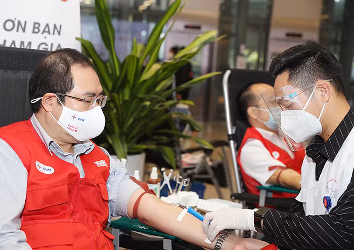 Tuần lễ hồng EVN: “Vạn trái tim – Một tấm lòng” -0