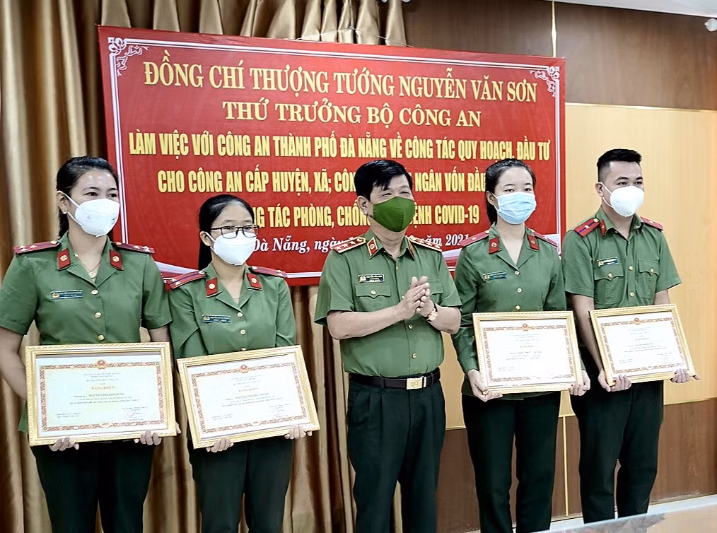 Thứ trưởng Nguyễn Văn Sơn kiểm tra công tác tại Công an Đà Nẵng và Bệnh viện 199 -0