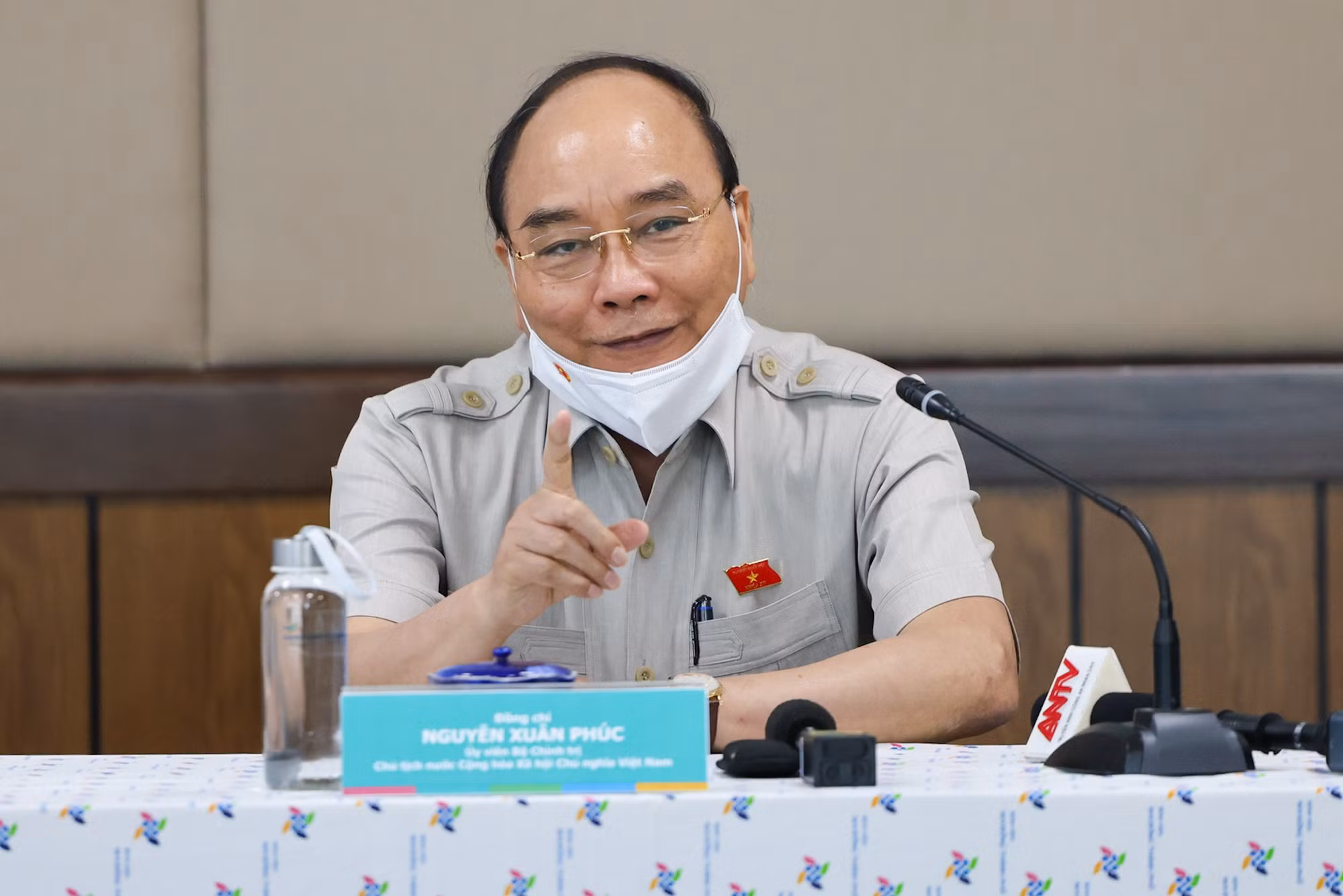 Chủ tịch nước Nguyễn Xuân Phúc đến thăm và tặng quà cho các bệnh nhi Bệnh viện Nhi đồng thành phố -0