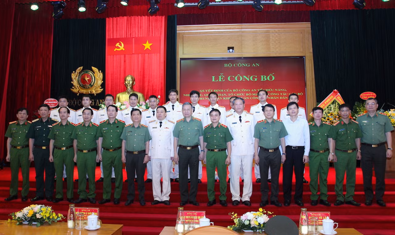 Ra mắt Trung đoàn Không quân CAND -1