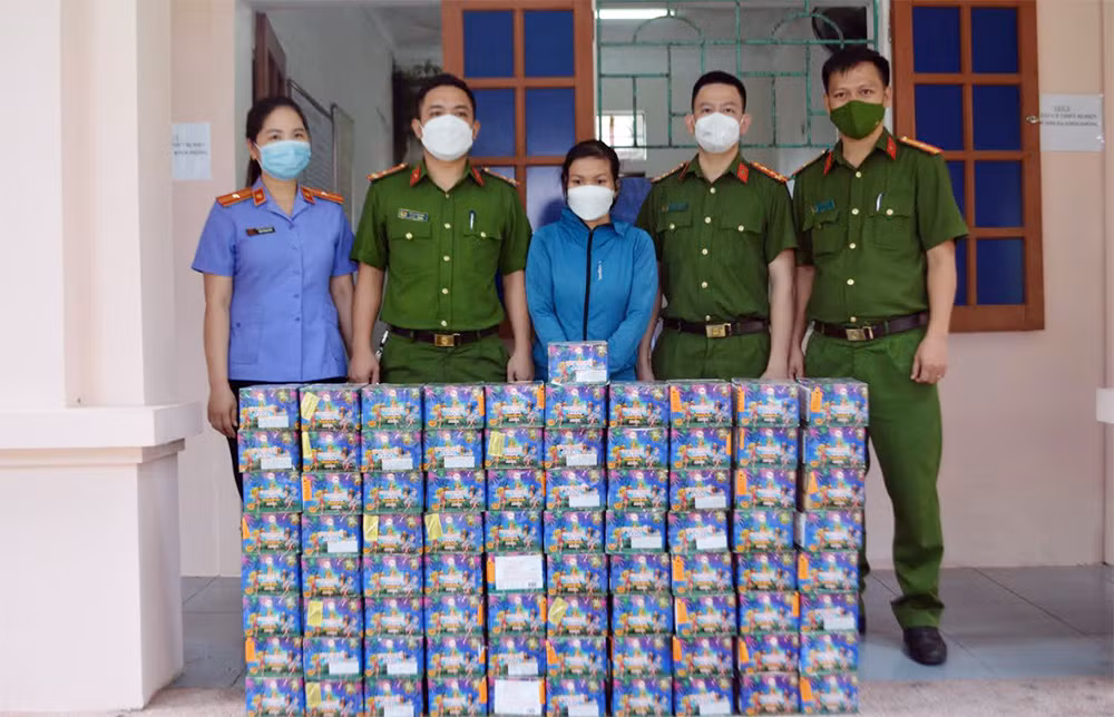 Triệt phá đường dây tàng trữ, mua bán pháo nổ, thu giữ gần 1 tạ pháo -0