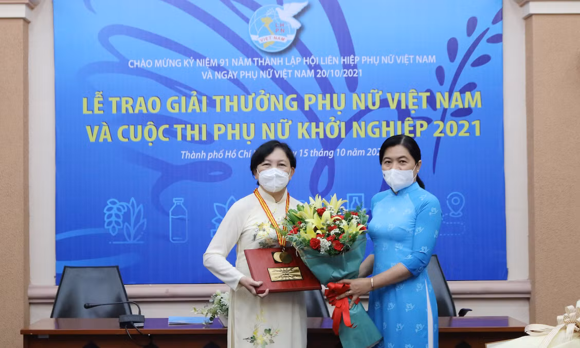 Nữ “Tư lệnh hồi sức” Bệnh viện Chợ Rẫy vinh dự nhận Giải thưởng Phụ nữ Việt Nam năm 2021 -0