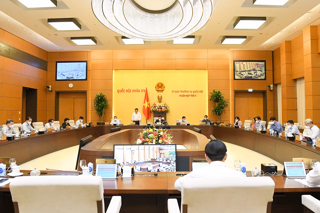 Quỹ bảo hiểm y tế dư gần 33.000 tỉ, tính toán hỗ trợ chi trả điều trị COVID-19 -0