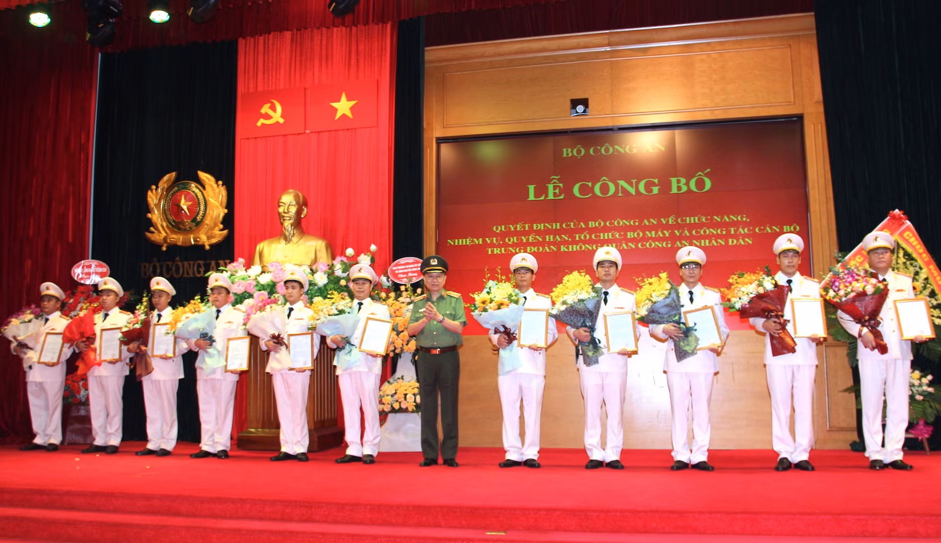 Ra mắt Trung đoàn Không quân CAND -1