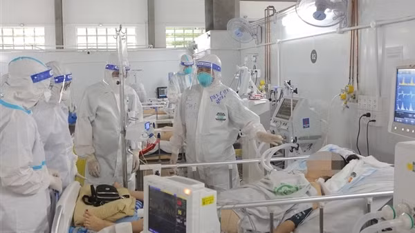 Ngày 16/10, cả nước giảm 578 F0, số ca mắc tại TP Hồ Chí Minh thấp nhất trong hơn 3 tháng qua ảnh 2