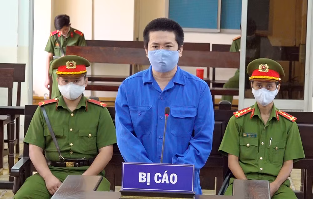 Anh em ruột cùng lĩnh án tù vì tổ chức cho người khác xuất cảnh trái phép -0