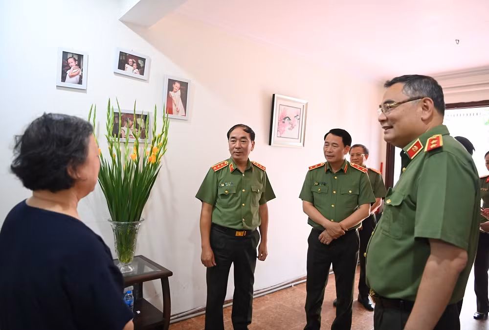 Tri ân, tưởng niệm Anh hùng lực lượng vũ trang nhân dân Tô Quyền -0