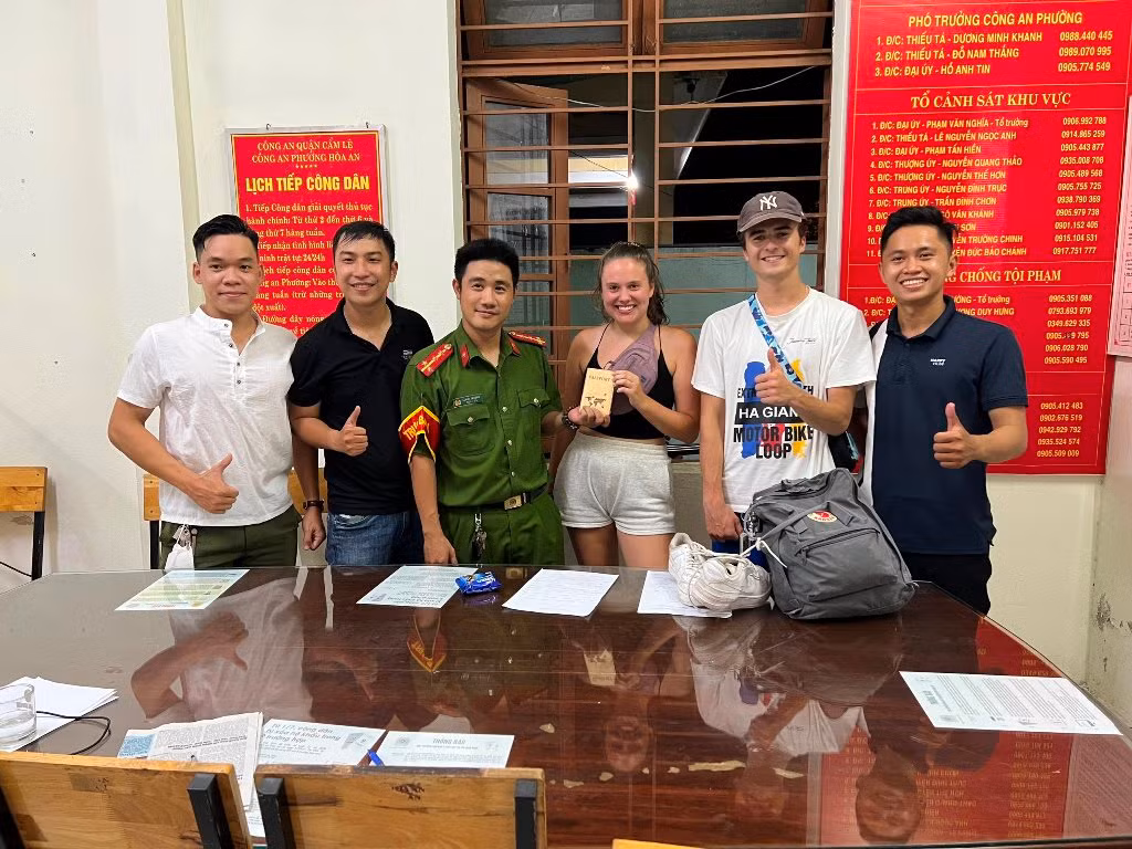 Đà Nẵng: Du khách nước ngoài viết thư cảm ơn Công an tìm được túi xách có tài sản lớn bị mất -0