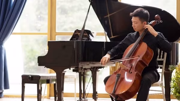 Top 3 album nhạc bán chạy nhất Vương quốc Anh ảnh 2