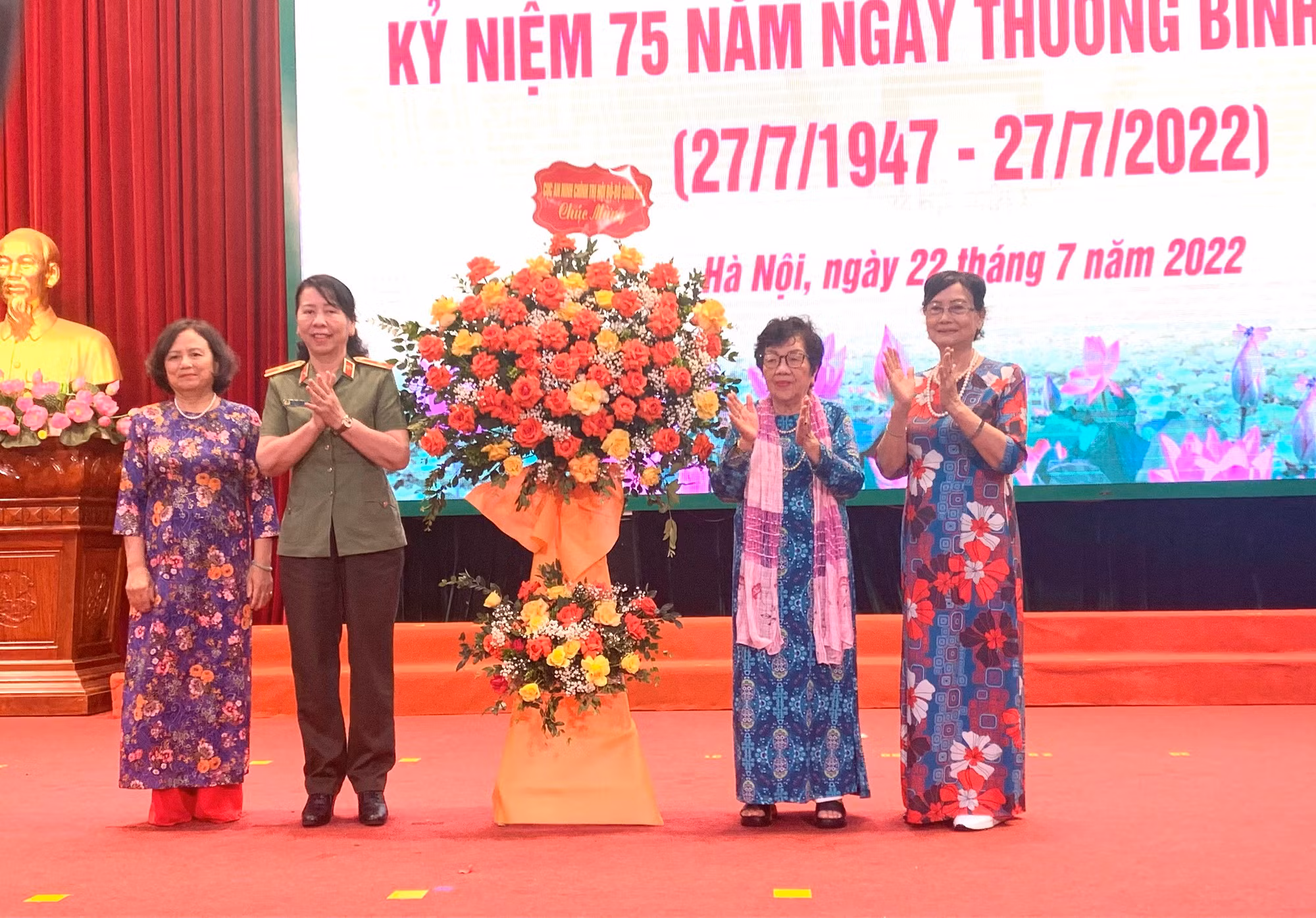 Câu lạc Bộ Nữ Công an hưu trí Bộ Công an -0