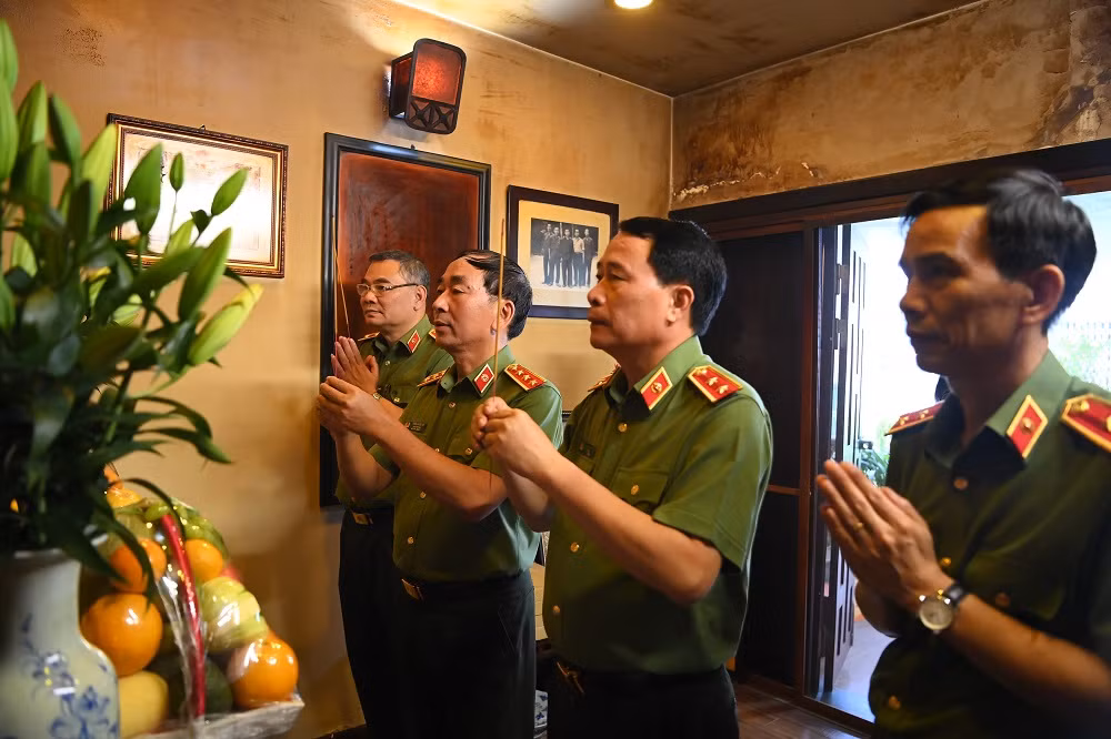 Tri ân, tưởng niệm Anh hùng lực lượng vũ trang nhân dân Tô Quyền -0