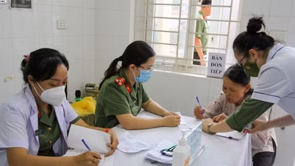 Hòa tiếng tri ân, sẻ chia cùng những "Hòn vọng phu" ảnh 11