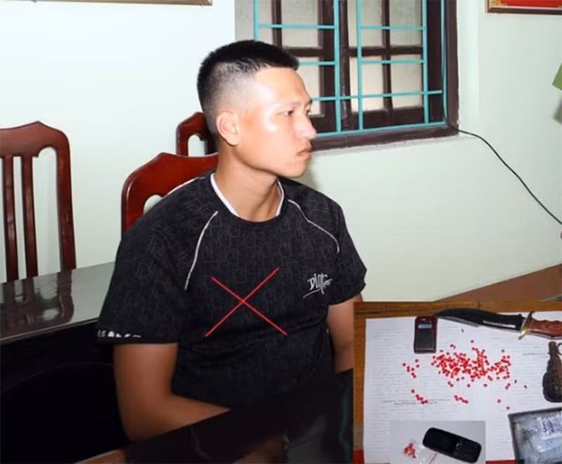 Bắt đối tượng mua bán trái phép gần 170 viên ma túy tổng hợp -0