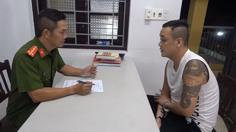Triệt phá điểm “bay lắc” trong quán karaoke -0