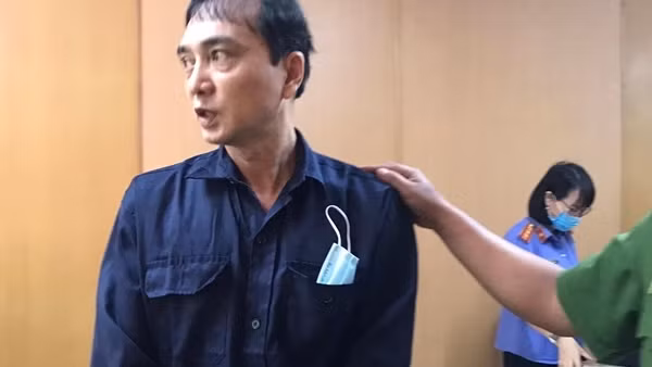 Sáng mai, xét xử hai cựu Tư lệnh vùng Cảnh sát biển nhận tiền hối lộ từ trùm buôn lậu xăng ảnh 2