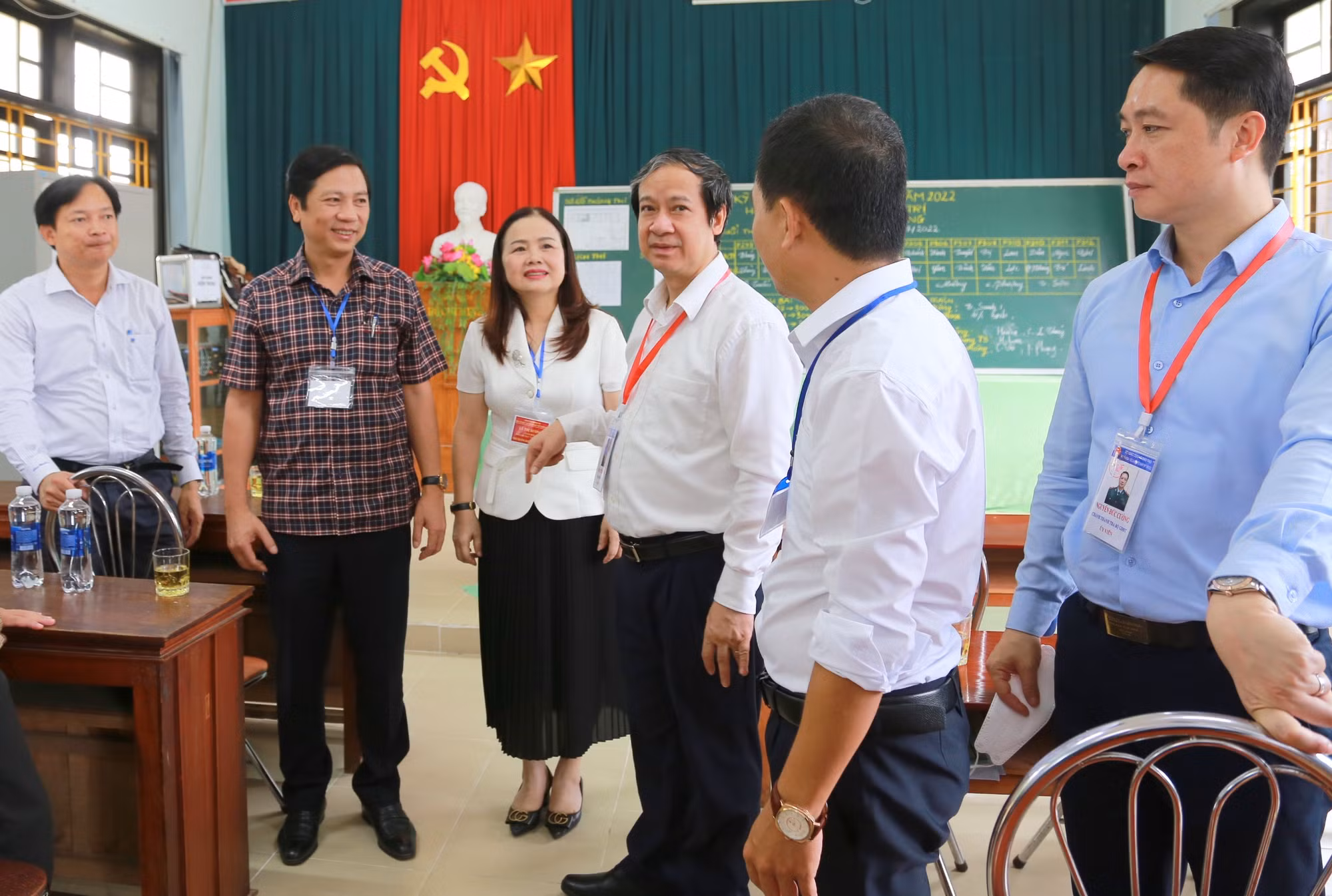 Bộ trưởng Nguyễn Kim Sơn kiểm tra điểm thi tại Quảng Trị -0