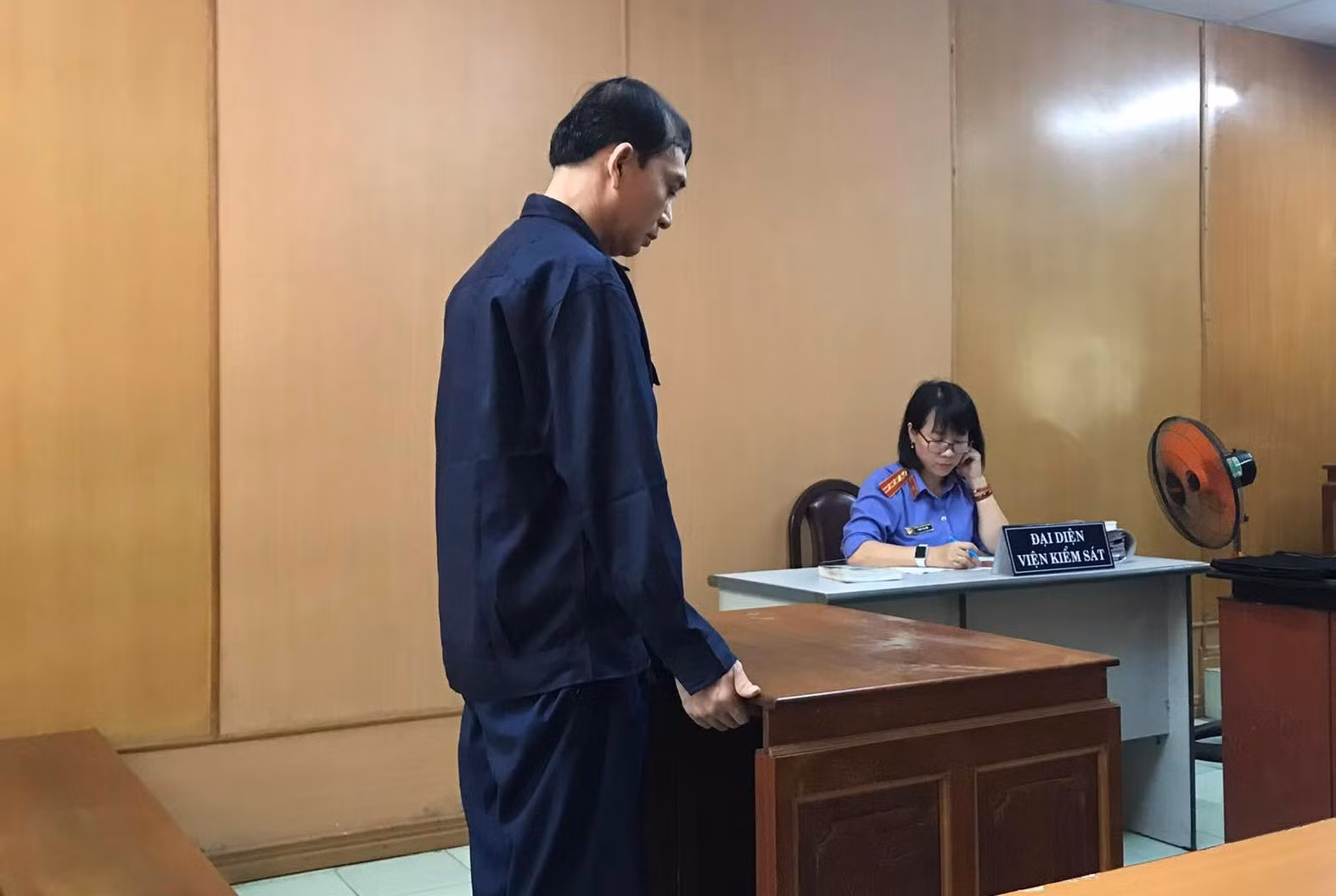 Buôn lậu hàng hoá từ Trung Quốc về Việt Nam hơn chục tỷ đồng, lãnh 10 năm tù -0
