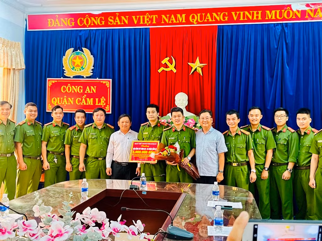 Đà Nẵng: Thiếu niên rủ nhau vác dao chặn cướp người đi đường gặp ngay Công an -0