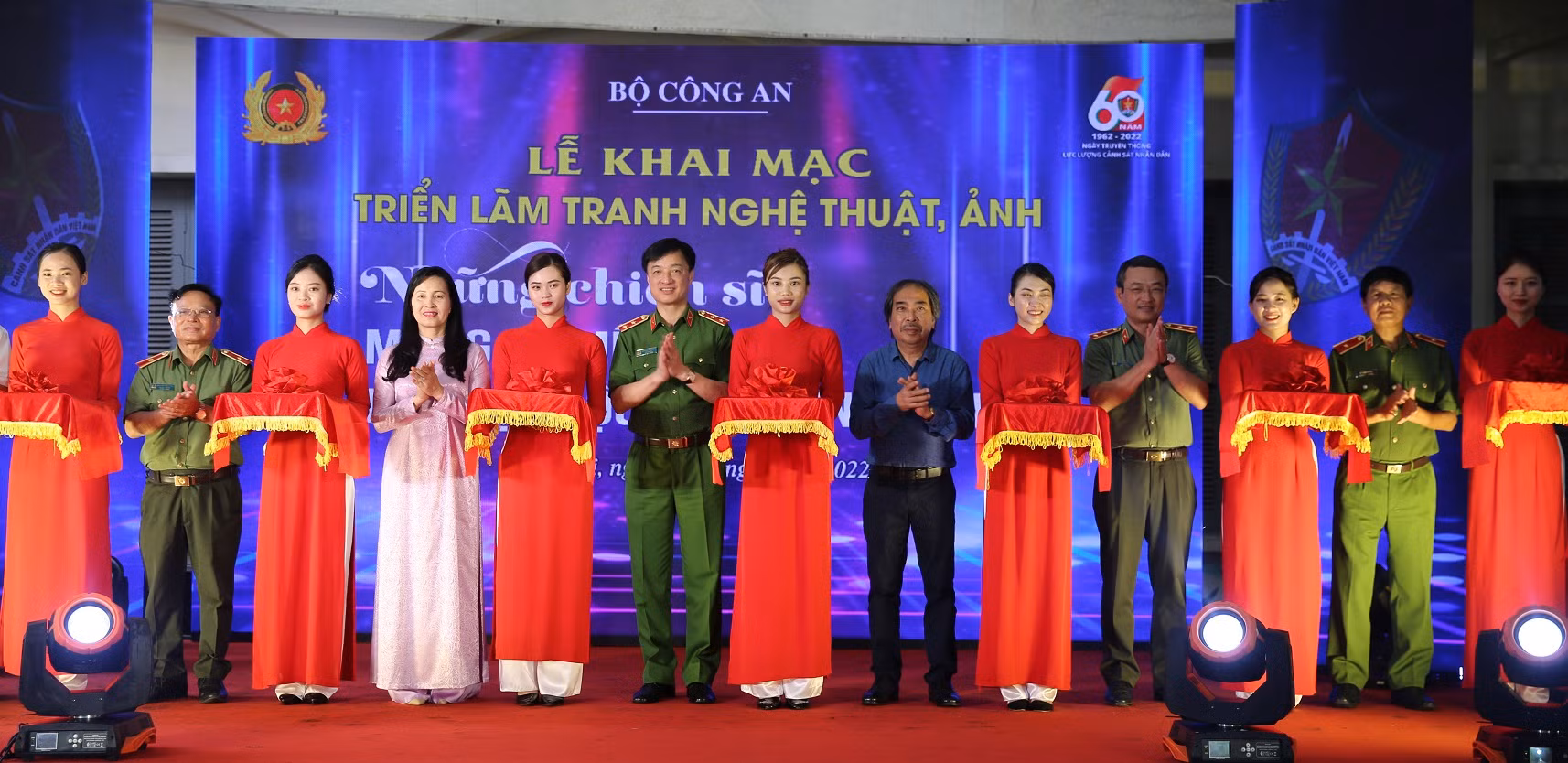 Triển làm và trao giải cuôc thi ảnh, video chủ đề “Những chiến sĩ mang sứ mệnh bảo vệ cuộc sống bình yên” -0