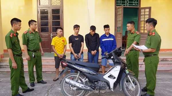 Vừa ra tù đã rủ nhau đi trộm cắp xe máy để mua ma tuý