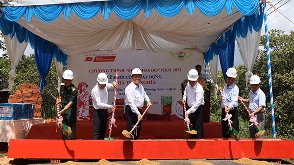 Trưởng ban Tuyên giáo Trung ương dự lễ khởi công xây dựng nhà tình nghĩa ở Bình Phước