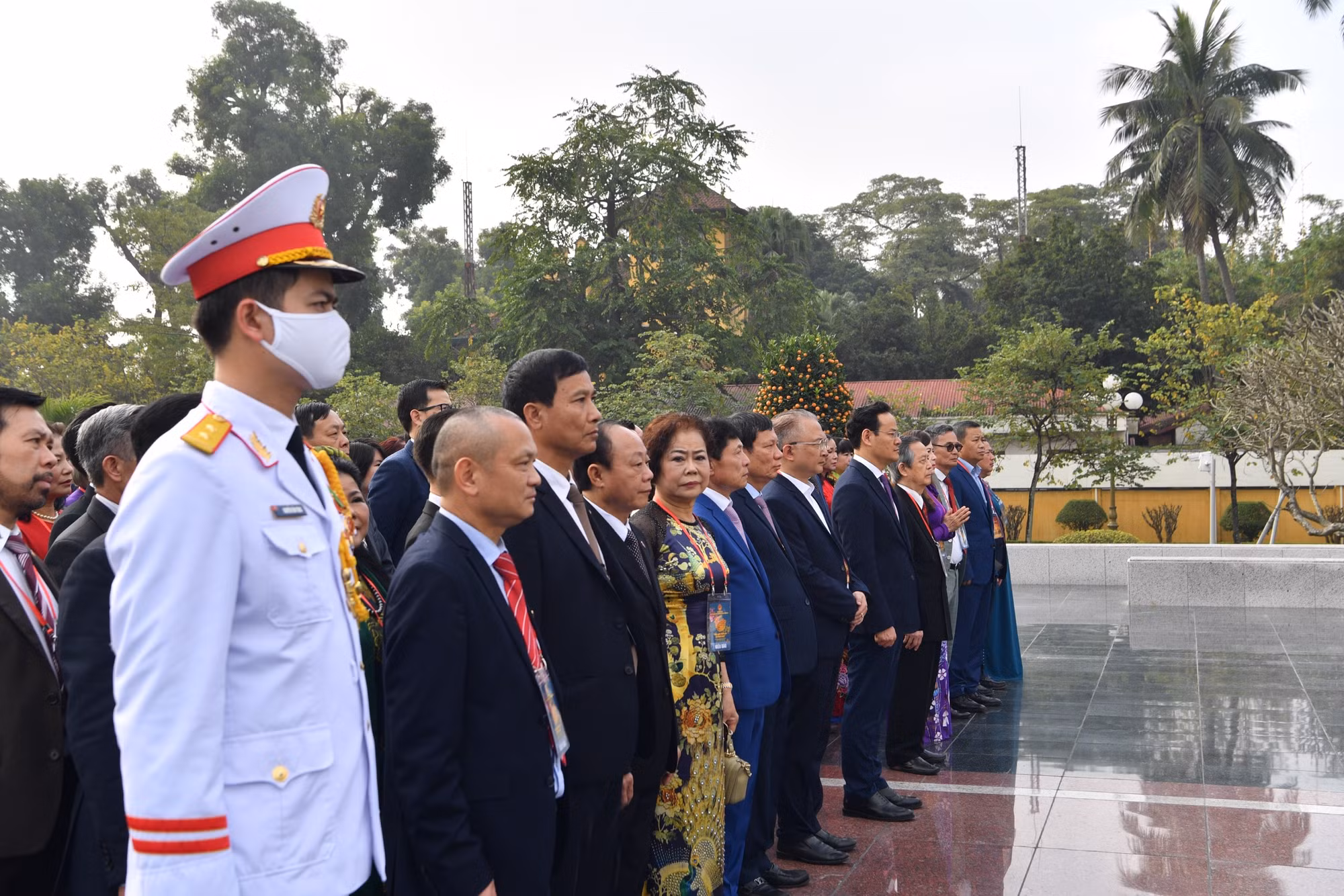 Chủ tịch nước và kiều bào dâng hương, thả cá chép tại Hoàng thành Thăng Long - 4