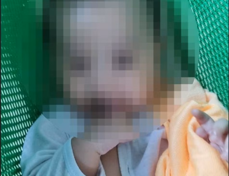 Bắt khẩn cấp bảo mẫu hành hạ bé trai 6 tháng tuổi đến xuất huyết não -0