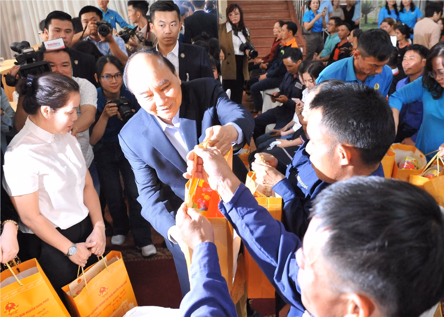 Không để ai là không có Tết -0