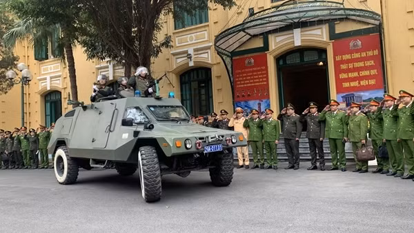 Công an Hà Nội ra quân bảo vệ Tết Nguyên đán Quý Mão 2023