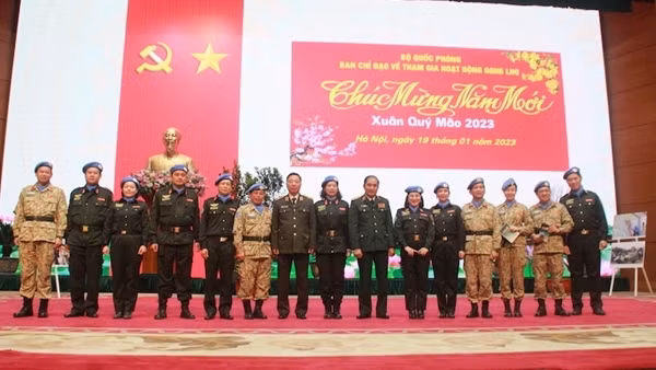 Xúc động "Nhịp cầu hoà bình" kết nối những người lính xa nhà với Tổ quốc