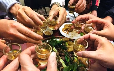 nhậu nhẹt quá đà ngày tết không thể là nét văn hoá đẹp-ảnh báo lao dong.jpg -0