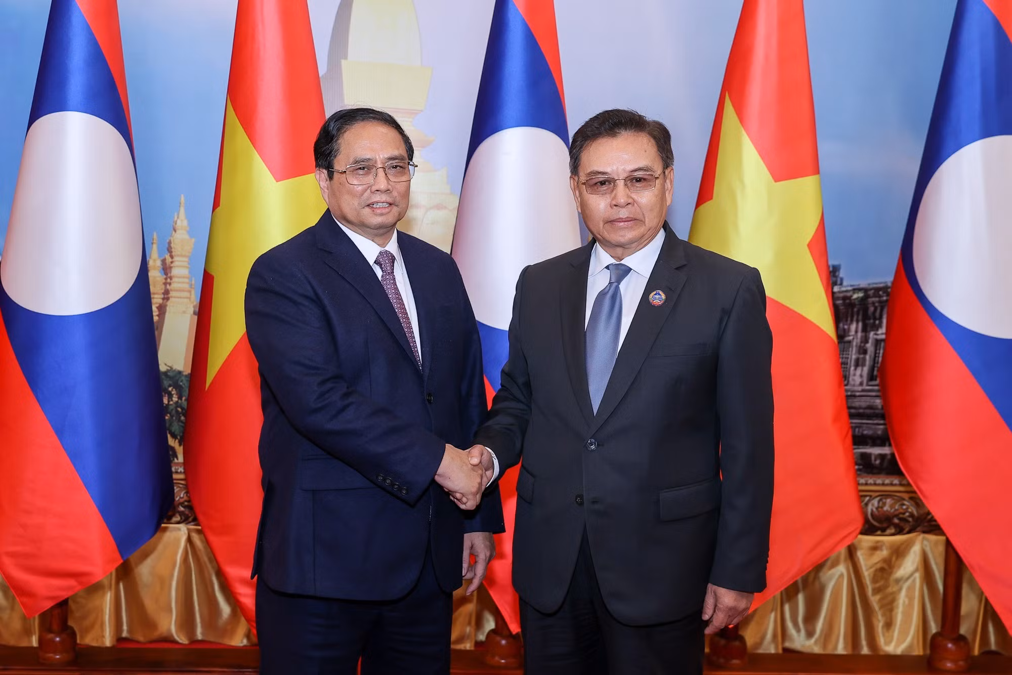 Thủ tướng Phạm Minh Chính hội kiến Chủ tịch Quốc hội Lào Saysomphone Phomvihane -0