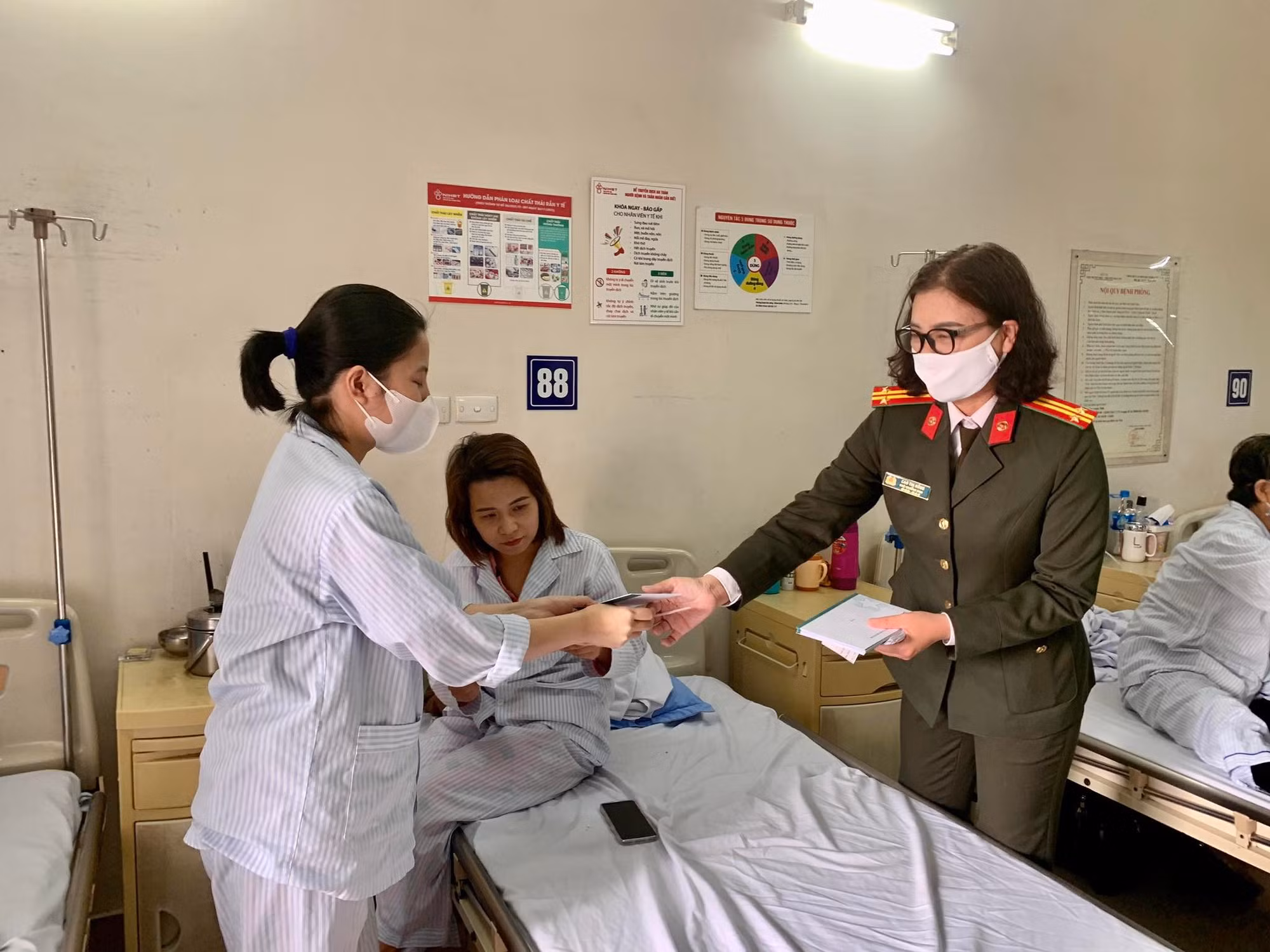 Mang Tết đến sớm với người bệnh nghèo -0