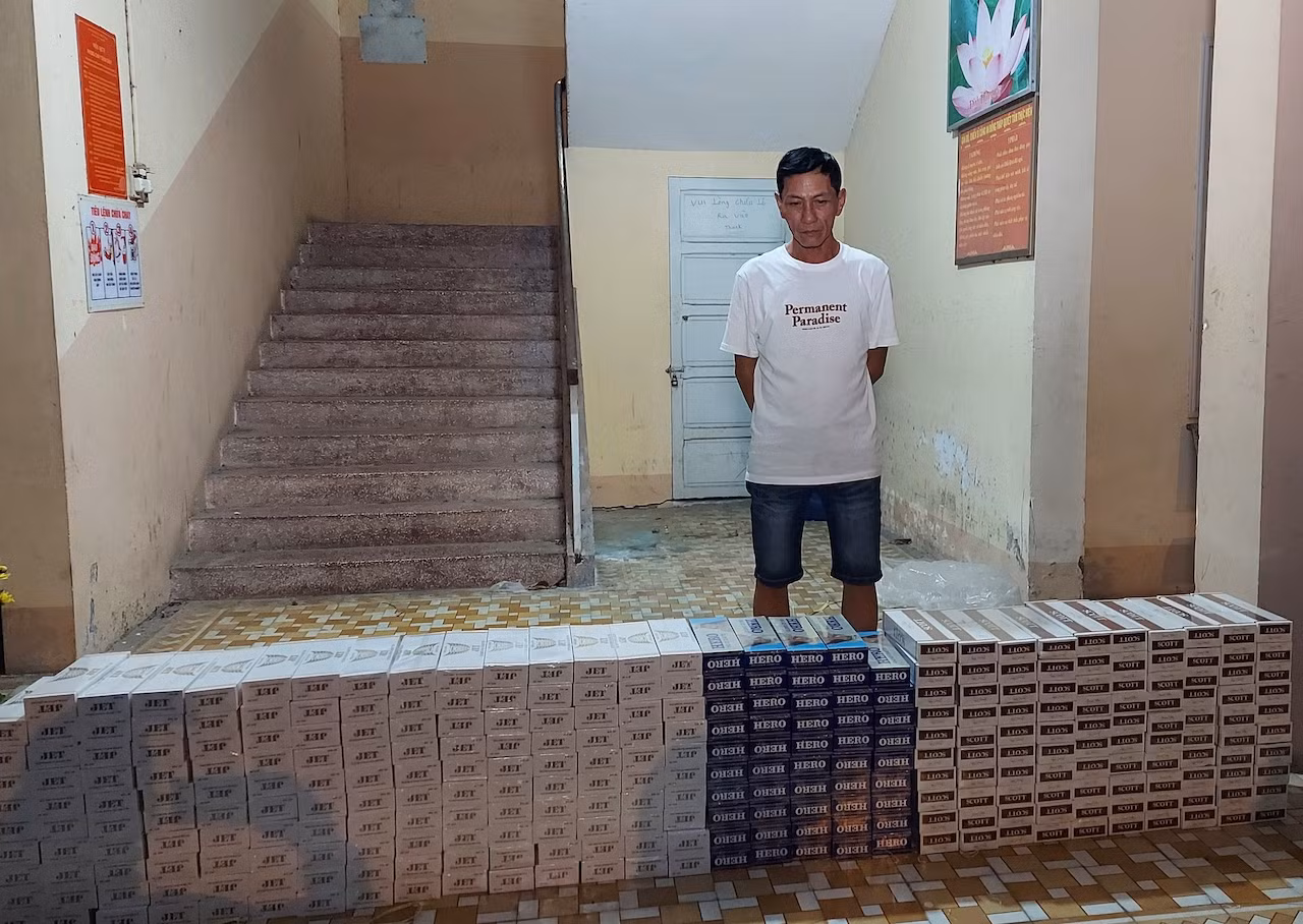 Tài xế lái ôtô vận chuyển 2. 980 gói thuốc lá điếu ngoại nhập lậu -0