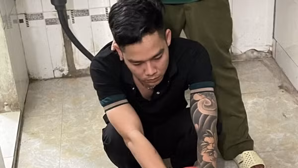 Khám xe chở pháo lậu lòi thêm lượng lớn ma túy