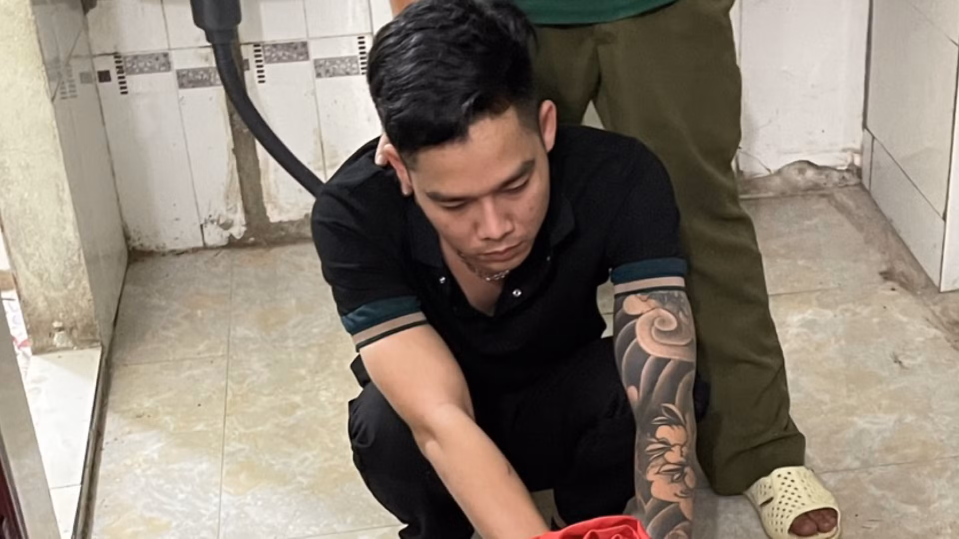 Bắt đối tượng buôn bán pháo nổ kiêm mua bán ma túy -0