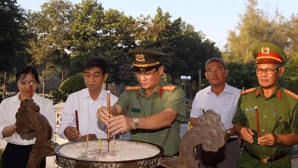Dâng hương tri ân các Anh hùng, Liệt sỹ Ban An ninh Trung ương Cục miền Nam
