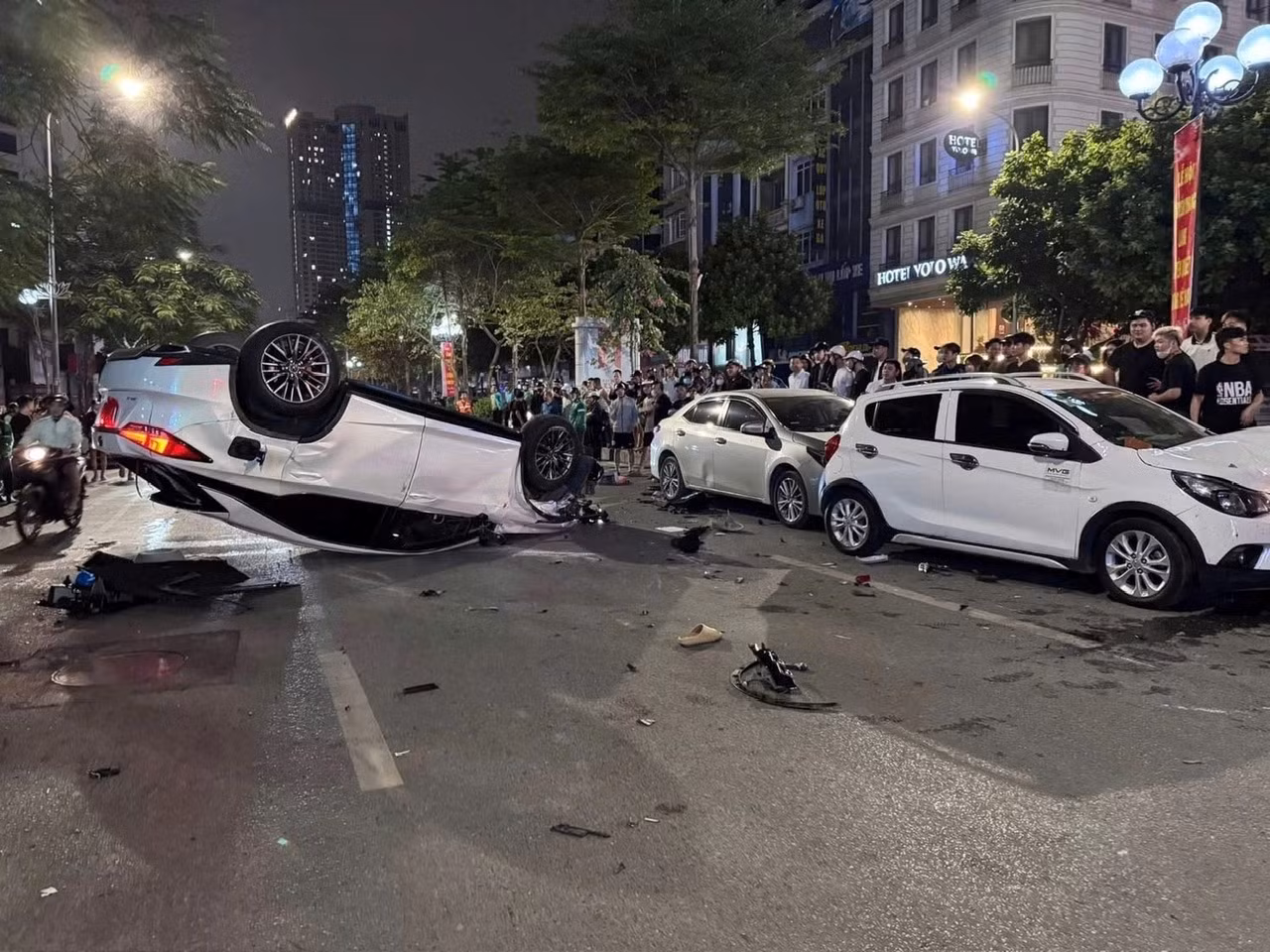 Khởi tố tài xế Vũ Quang Chiến gây tai nạn liên hoàn 5 phương tiện chờ đèn đỏ tại Hà Nội -0