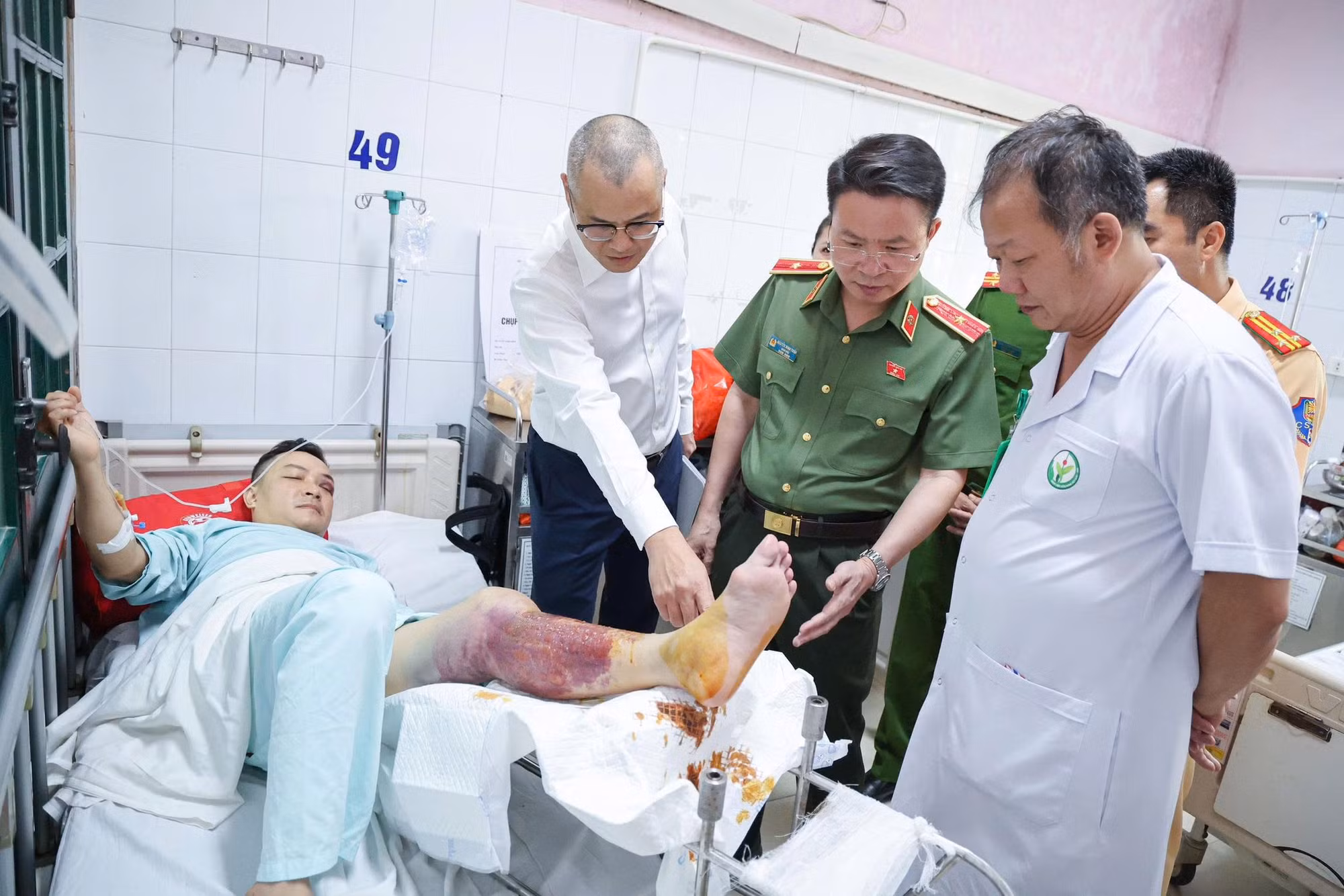 Tạm giữ đối tượng điều khiển xe máy đâm đồng chí Cảnh sát giao thông -0
