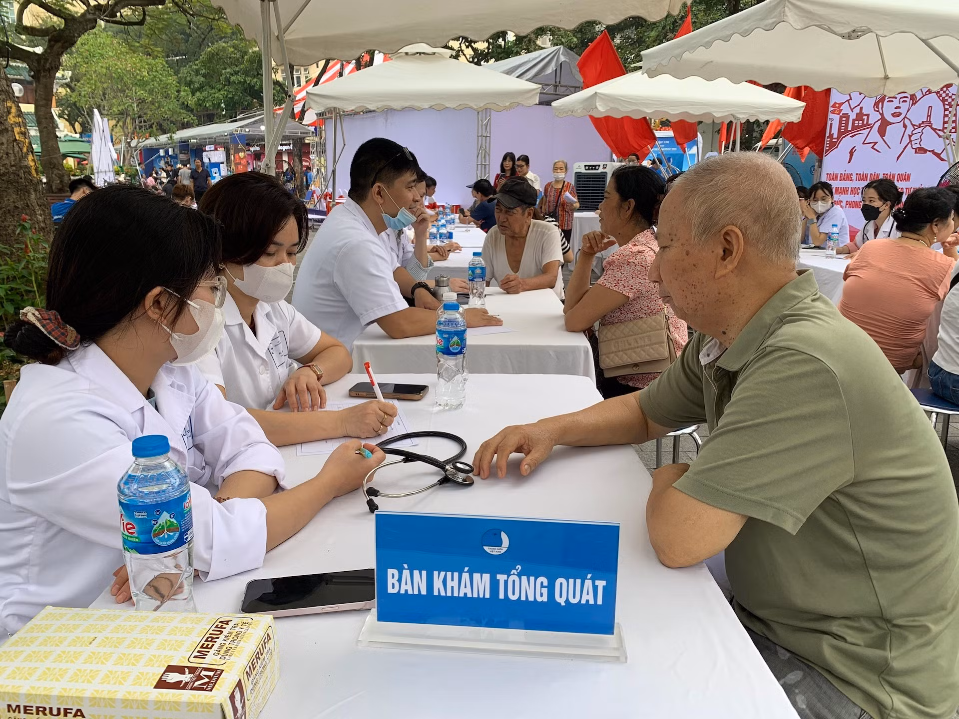 Hơn 5.000 người sẽ được khám miễn phí nhân Ngày Sức khỏe toàn dân 7/4 -0