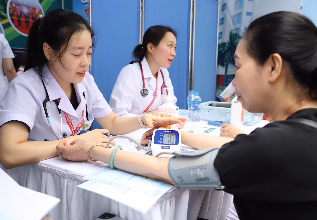 Phát hiện hơn 2.800 trường hợp bất thường qua khám miễn phí Ngày Sức khỏe toàn dân -0