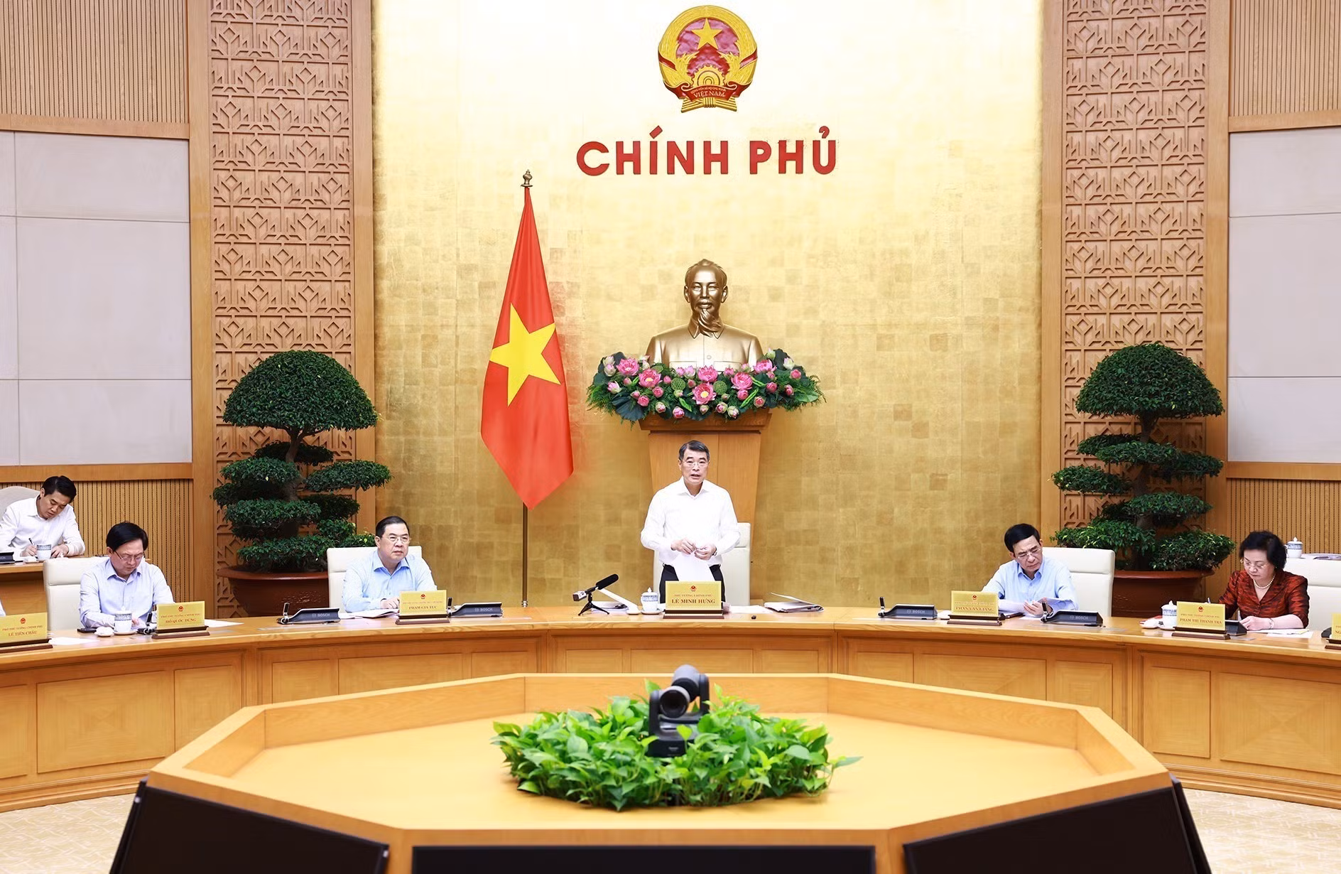 Thủ tướng chủ trì họp Thường trực Chính phủ và Thường trực Đảng ủy Chính phủ -0