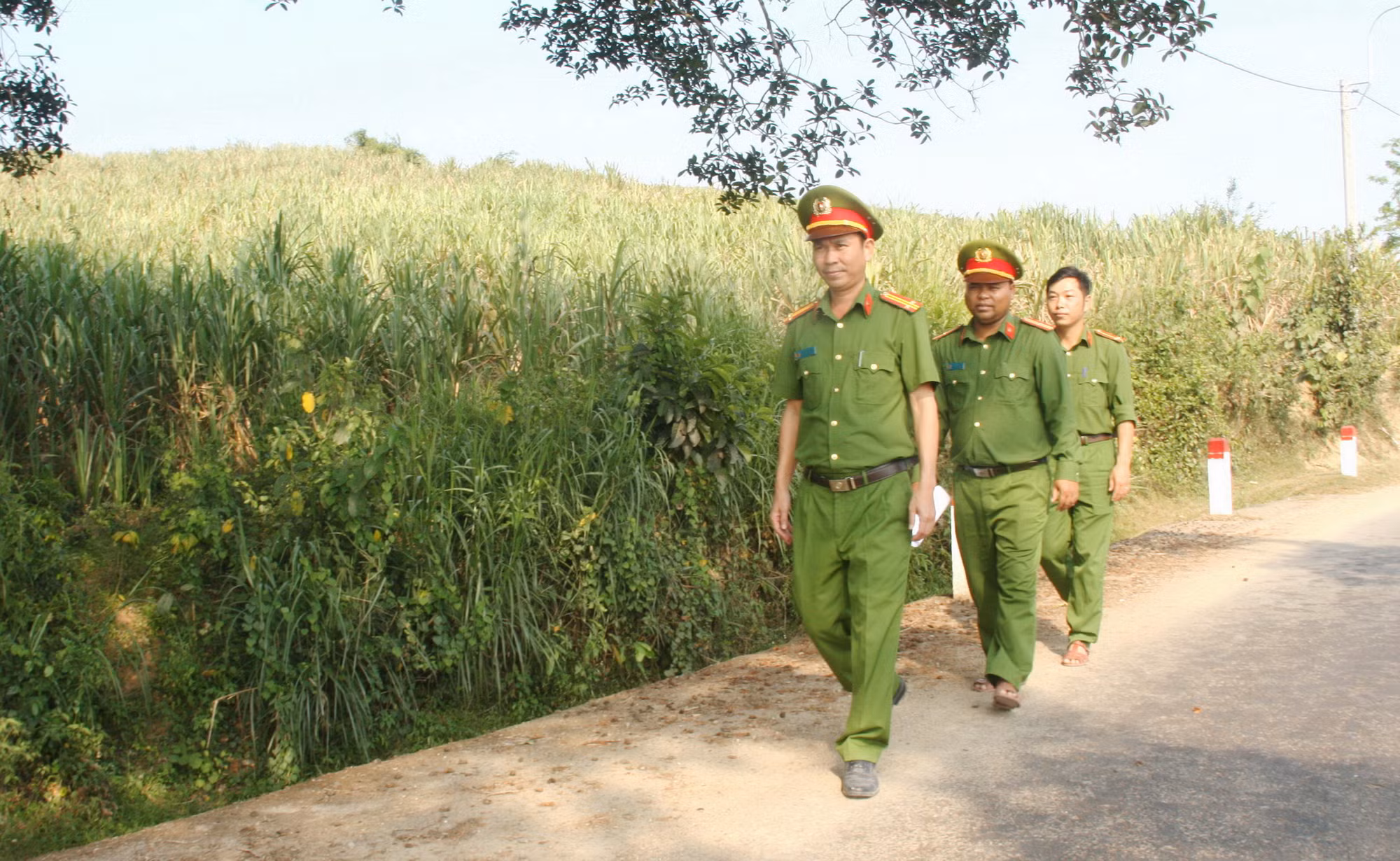 Công an đồng hành cùng các già làng xây dựng thế trận an ninh ở xã Tây Sơn -0